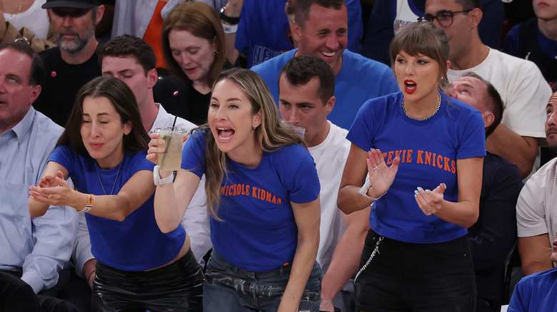 Taylor Swift y las hermanas Haim en el partido de los Knicks