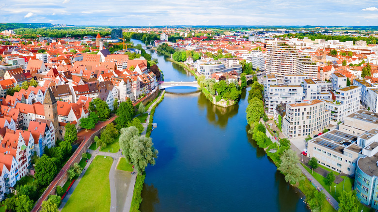 Una vista aérea del río Danubio que separa Ulm y Neu-Ulm en Alemania.