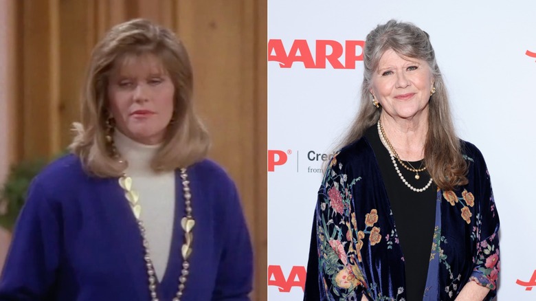 Una Judith Ivey joven con un jersey de cuello alto blanco y un cárdigan morado / Una Judith Ivey mayor con un chal floral