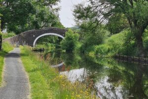 Entre Blackpool y Leeds hay una ciudad para excursiones de un día con parques pintorescos, comidas locales e historia de brujas