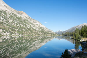 Adiós lago Tahoe, hasta luego Big Bear: este lago de montaña de aguas cristalinas es un destino de senderismo menos concurrido