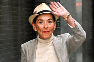 Fuera de la sala del tribunal, la jueza Judy es discreta, una reina de la alta costura