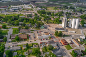 Cerca de Des Moines se encuentra la ciudad del medio oeste de Iowa de rápido crecimiento con diversión al aire libre, compras y comidas locales