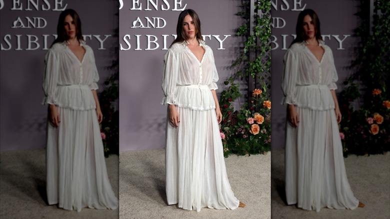 Scout Willis con un vestido blanco