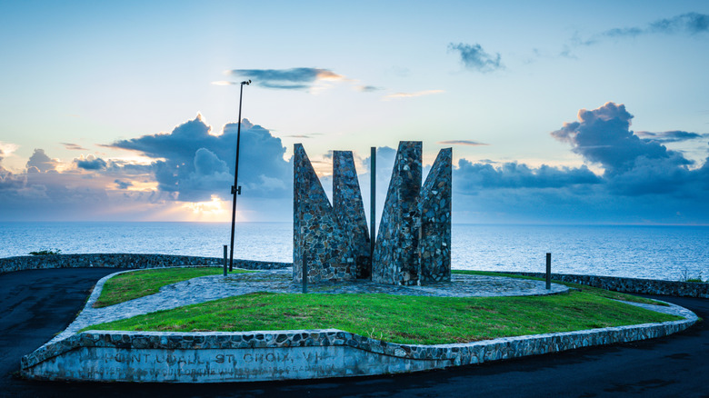 Monumento del Milenio en Point Udall en St. Croix, Islas Vírgenes Estadounidenses