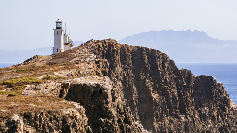 La estación de luz de la isla Anacapa en el Parque Nacional Channel Islands de California
