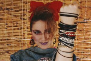 Estos accesorios clásicos de los 80 están regresando con fuerza