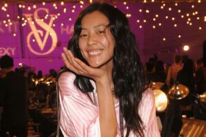La primera modelo asiática de Victoria’s Secret, Liu Wen, es tan impresionante hoy