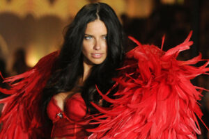 La magnífica evolución del ángel de Victoria’s Secret Adriana Lima, en fotos