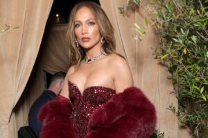 Los mejores vestidos de venganza de mujeres famosas mayores de 50 años