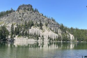 Adiós Crater Lake, hasta luego Sparks Lake: esta cadena de lagos de montaña es un paraíso para practicar senderismo y pescar