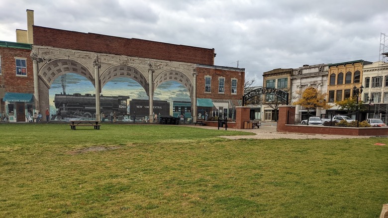 El centro de Elyria desde Ely Park Square