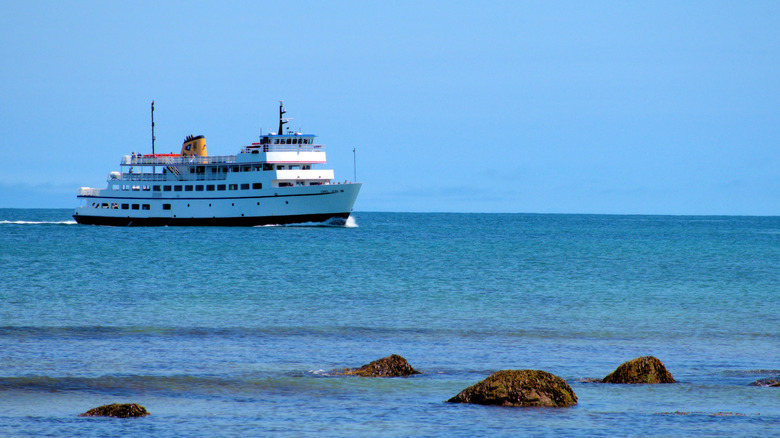 El ferry Block Island llega a la isla.