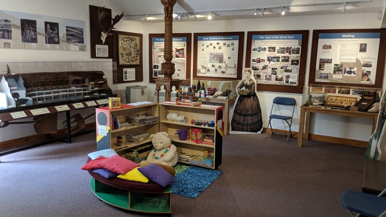 El interior del Museo Ware, con información sobre la historia local.