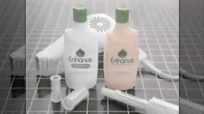 Una captura de pantalla de un comercial antiguo de Enhance Shampoo.