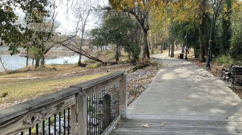 Vistas a lo largo del Riverwalk West Trail.