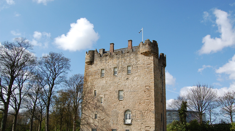 Exterior de la torre medieval Alloa en Escocia