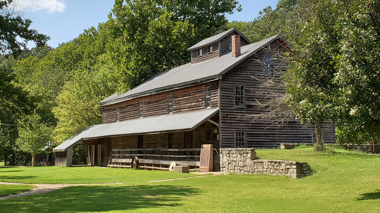 Molino restaurado en Jolly Mill Park en Missouri