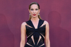 Los 6 mejores peinados peinados hacia atrás de la estrella de Downton Abbey, Joanne Froggatt