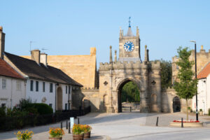 A menos de una hora de Newcastle Upon Tyne se encuentra una encantadora ciudad comercial con arte, jardines y un palacio restaurado.